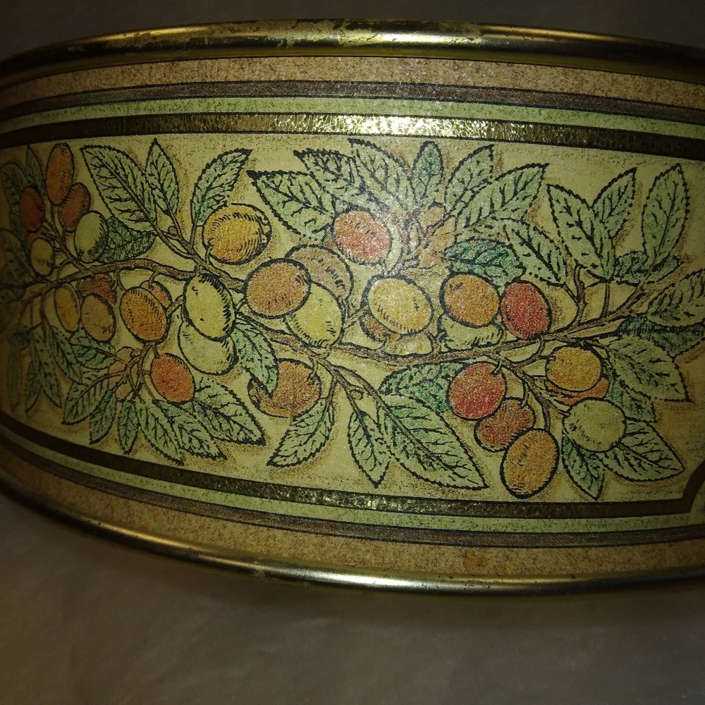 PYREX Vintage cradle for 624 caserol dish.  Tones of mauve/pink and green